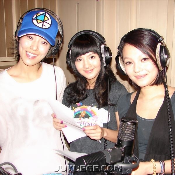 张韶涵、范玮琪、郭静《微笑的起点》[FLAC/MP3]夸克网盘下载